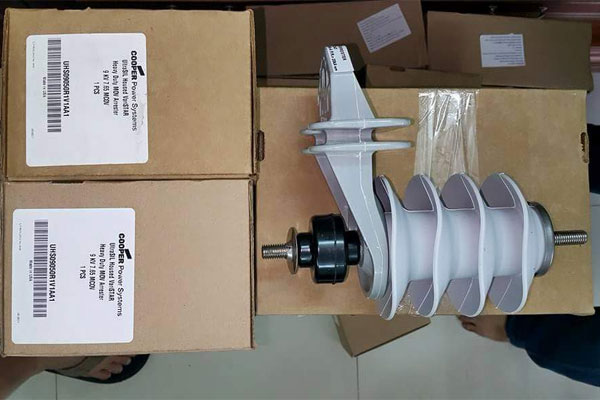 chong-set-van-trung-the-la-cooper Chống sét van trung thế LA Cooper