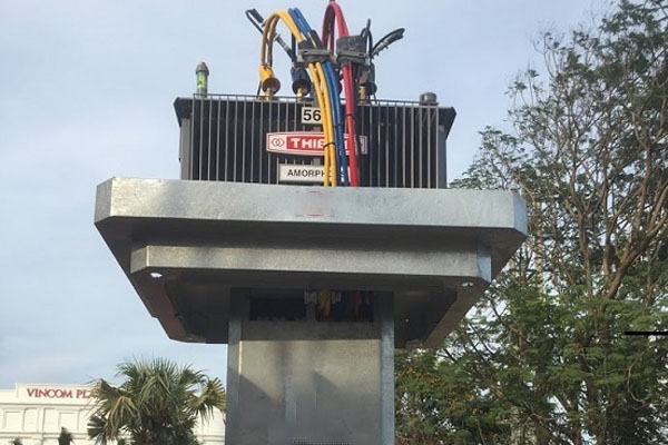 Trạm biến áp 3 pha 560kVA đặt trên trụ thép 1 cột