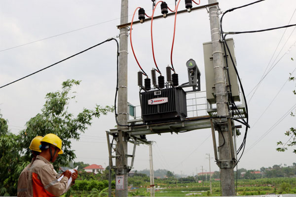 Trạm biến thế 180kVA kiểu giàn giữa 2 cột BTLT