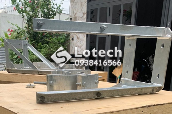 Bộ giá lắp Recloser ENTEC và máy biến áp cấp nguồn tủ điều khiển