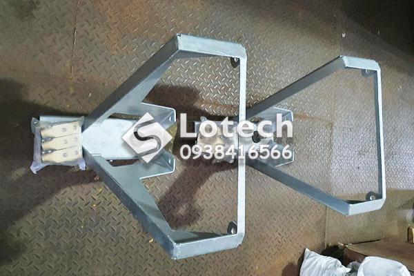 Giá treo Recloser Schneider U27 và đầu cos cấp kèm