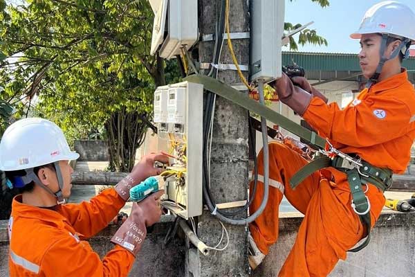 Hộp công tơ composite lắp trên cột ngoài trời