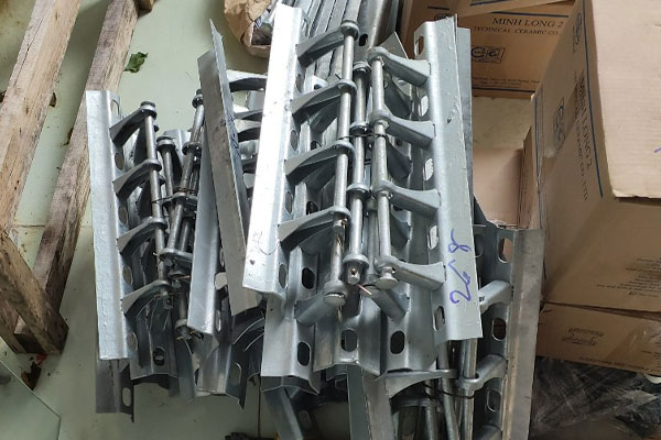 Khung đỡ 3 sứ 4 sứ cách điện