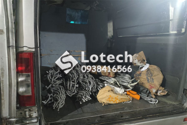 lotech-giao-hang-giap-niu-giap-buoc-co-su Lotech giao hàng giáp níu giáp buộc cổ sứ - đầu sứ các loại