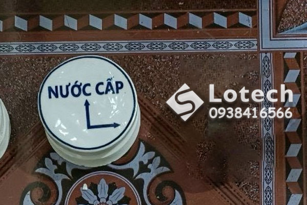 Mốc sứ cảnh báo ống nước mũi tên 2 ngã
