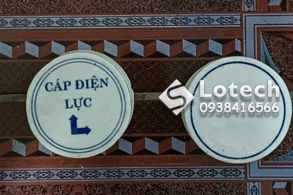 Mốc sứ định vị cáp điện lực chôn ngầm mũi tên góc