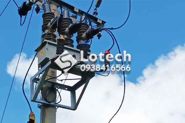 Recloser ENTEC lắp đặt trên cột ngoài trời