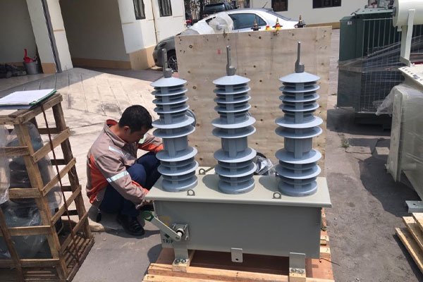 Thân máy cắt tự đóng lại Recloser Joongwon