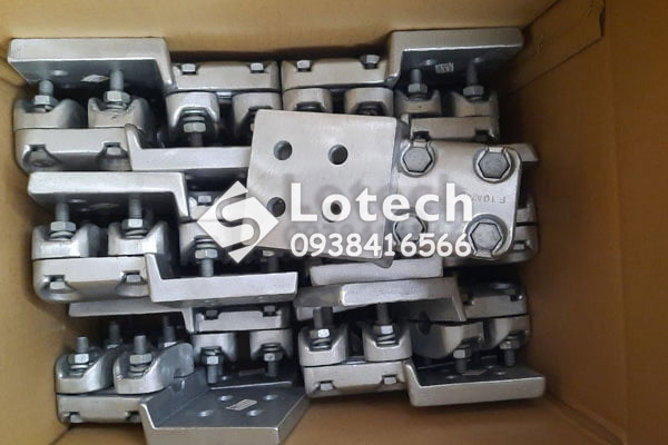 Kẹp cực máy cắt bắt 1 dây ACSR với bản cực phẳng 4 lỗ
